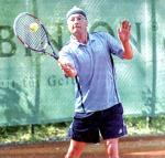 Ingo Becker feierte mit den Herren 50 einen klaren 6:0-Sieg in Barby. Foto: Volksstimme Ingo Becker feierte mit den Herren 50 einen klaren 6:0-Sieg in Barby. Foto: Volksstimme