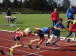 Nina und Sophia kurz nach dem Start &uuml;ber 50m.