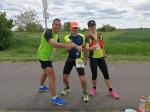 Zusammen mit Henrik B&ouml;hme aus Nelben (mitte) starteten die beiden Bode-Runners der Gaensefurther Sportbewegung, Katrin Winkler-Hindricks und Dirk Meier, zu ihrem Ultramarathon in Wettin an der Saale. In einer gelaufenen Schleife, immer in Flussn&auml;he, war Bernburg das Ziel nach 73,9 Kilometern.