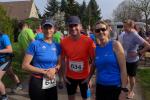 Vor dem Start: Katrin Winkler-Hindricks (Startnummer 642) und Kirsten Geist werden &uuml;ber die 25 Kilometer bei den Frauen das Rennen machen.