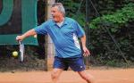 Beim Ausw&auml;rtsspiel der Herren 50 in Burg kam auch Reiner Christoph zum Einsatz, konnte aber keinen Punkt mit nach Hause nehmen. Foto: Frank Nahrstedt, Volksstimme  