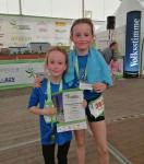 Lotta (l.) und Emily Siebert zeigten eine
starke Leistung. Lotta (l.) und Emily Siebert zeigten eine
starke Leistung.