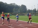 Im 50m Lauf wird Fabienne S&auml;misch (2.v.r.) Neunte.