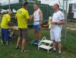 Jens-Uwe Börner nimmt die Glückwünsche für Platz 2 in Altersklasse m45 entgegen. Jens-Uwe Börner nimmt die Glückwünsche für Platz 2 in Altersklasse m45 entgegen.