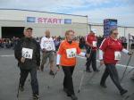 Die Walker er&ouml;ffneten den 15. Schlossquellenlauf. Sie absolvierten eine  Strecke, die &auml;hnlich der 11,8 km Laufstrecke, nur in umgekehrter Richtung, verlief.