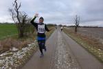 Schnell noch ein kleiner „Um-die-Ecke-Lauf“! Daniel Wuwer musste auf der Vier-Kilometer-Strecke beim Neujahrslauf in Aderstedt die Beine in die Hand nehmen, wollte Ehefrau Janine nach ihren 1,5 Kilometern doch noch schnell zur Arbeit. Schnell noch ein kleiner „Um-die-Ecke-Lauf“! Daniel Wuwer musste auf der Vier-Kilometer-Strecke beim Neujahrslauf in Aderstedt die Beine in die Hand nehmen, wollte Ehefrau Janine nach ihren 1,5 Kilometern doch noch schnell zur Arbeit.