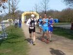 Eisfeld (li.) startet erneut im Trikot der deutschen Nationalmannschaft &uuml;ber die Langdistanz im Duathlon.