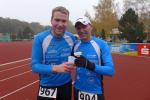 Die Triathleten Stefan Berger (904) und Maik L&ouml;we (967) siegten nicht nur beim letzten   
Wertungslauf in Bernburg. Sie beenden als Altersklassen-Gesamtsieger zufrieden die 
Solvay-Laufserie.
