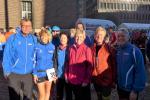 Kalt war es auf dem Bremer Marktplatz, aber Sonne satt. Die Starter vor ihren Wettbewerben mit Josef Hindricks, Kirsten und André Geist, Sabine B&ouml;rner, Christa F&uuml;mel, Dirk Meier, Harald F&uuml;mel und Jens-Uwe B&ouml;rner (v.l.)