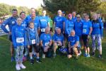 Die Bode-Runners der Gaensefurther Sportbewegung vor ihrem Start zum 16. Solvay-Lauf in Bernburg: Rieke Lucie Zaschke, Emily Siebert, Harald F&uuml;mel, Jan Zaschke und Jens-Uwe B&ouml;rner (u.v.l.) sowie Daniel und Janine Wuwer, Thomas Braun, Daniel und Marcel Bierbach, Mario Kreutzmann, Jens Kunkel, Kathleen Mahler, Peter Brauer, Claudia und Dirk Meier, Christa F&uuml;mel, Renate Liedtke und Marc Kr&uuml;ger (o.v.l.).