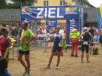 Nach 1:28:08 Stunden im Ziel angekommen hat sich Annett erst mal einen k&uuml;hlen Schluck verdient.