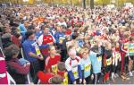 Kurz vor zehn Uhr hatte sich gestern das kilometerlange Feld der 5900 Teilnehmer zum 7. Magdeburg-Marathon in der Herrenkrugstraße postiert. Unter ihnen befanden sich auch 3 Sportler der Gaensefurther Sportbewegung.
Foto: Eroll Popova, Volksstimme Kurz vor zehn Uhr hatte sich gestern das kilometerlange Feld der 5900 Teilnehmer zum 7. Magdeburg-Marathon in der Herrenkrugstraße postiert. Unter ihnen befanden sich auch 3 Sportler der Gaensefurther Sportbewegung.
Foto: Eroll Popova, Volksstimme