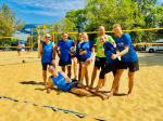 Nach dem &uuml;ppigen Sonntagsfr&uuml;hst&uuml;ck sollten beim Baden, Yoga oder wie hier beim Volleyballspielen die Pfunde wieder purzeln und ganz nebenbei die gute Laune trainiert werden.