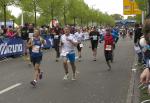 Jens-Uwe B&ouml;rner und Katrin Krebs (wei&szlig;e T-Shirts)  absolvierten in Leipzig einen Halb-Marathon.