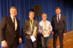 Die Altersklasse M70 geh&ouml;rte mit zu den ersten Siegerehrungen an diesem Abend. Neben dem Hecklinger R&uuml;diger Nettlau (2.v.l.), der f&uuml;r den HSV Medizin Magdeburg startet, konnte Harald F&uuml;mel f&uuml;r die Gaensefurther Sportbewegung den zweiten Platz im Landescup erlaufen.
