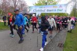 Josef Hindricks (Mitte) Start &uuml;ber 12,5 Kilometer Walking ging zuerst auf die Reise.