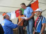 Hauptorganisator und Sponsor Horst Braunisch lie&szlig; es sich nicht nehmen, die zahlreichen Ehrungen pers&ouml;nlich vorzunehmen.