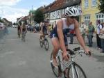 Daniel Rago&szlig; (vorn) und Torsten Blauwitz (2.v.r.) absolvierten die Radrunde gemeinsam und beendeten sie nach 1:02,31 h. 