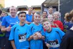 Die Spannung steigt! Die Sch&uuml;ler vom Dr.-Frank-Gymnasium warten auf ihren Vier-Kilometer-Start, wie auch die Bode-Runners Sven Wagner, Peter Brauer und Heike Lenz  (v.l. dahinter).