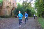 Geburtstagskind Janine Wuwer gab auf dem Zehn-Kilometer-Kurs erstmal das Tempo vor und brachte Ehemann Daniel ganzsch&ouml;n ins Schwitzen. Schlie&szlig;lich wollte man daheim die Kaffeeg&auml;ste nicht allzu lange warten lassen.