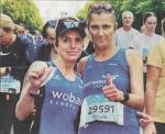 Sandra Homann und Nicole Schlottag (v.l.)  fanden Zeit f&uuml;r ein Erinnerungsfoto in Berlin.