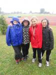 Die Teilnehmer der Gaensefurther Sportbewegung v.l. Marek Kadereit, Nico Ringstr&ouml;m, Nele Schl&uuml;ter und Alina Bohndorf hatten einige Wettk&auml;mpfe im Regen zu absolvieren