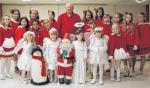 Klaus-Peter Meier haben die Mädchen der Dance-Factory aus Egeln in die Mitte genommen. In diesen tollen Kostümen sind die jüngsten Gruppen in den kommenden Wochen in Egeln und Umgebung unterwegs und zeigen ihr diesjähriges Weihnachtsprogramm. Foto: Nadja Bergling, Volksstimme Klaus-Peter Meier haben die Mädchen der Dance-Factory aus Egeln in die Mitte genommen. In diesen tollen Kostümen sind die jüngsten Gruppen in den kommenden Wochen in Egeln und Umgebung unterwegs und zeigen ihr diesjähriges Weihnachtsprogramm. Foto: Nadja Bergling, Volksstimme