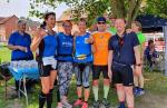 Zuf&auml;lliges Aufeinandertreffen der Gaensefurther am Getr&auml;nkest&uuml;tzpunkt: Heike Lenz, Janine Wuwer, Christa F&uuml;mel, André Geist und Norman Billing (Hecklingen) (v.l.)