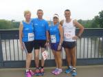 Startfoto beim Elbebr&uuml;ckenlauf mit Sibylle und J&ouml;rg Sch&auml;per, Claudia und Dirk Meier (v.l.)