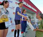 Lina Epperlein (2.v.l.) war schnellste Gaensefurtherin &uuml;ber 10 Kilometer.