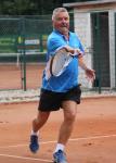 Die Gaensefurther Sportler wünschen Abteilungsleiter Reiner Christoph zu seinem 60-jähriges Jubiläum alles Gute. Die Gaensefurther Sportler wünschen Abteilungsleiter Reiner Christoph zu seinem 60-jähriges Jubiläum alles Gute.