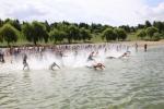 Bei den hochsommerlichen Temperaturen war die sonst bei den meisten Triathleten nicht so beliebte Schwimmdistanz sicherlich die angenehmste Etappe des Wettkampfes.  Foto: (2)