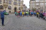 Wittich Schobert, der Bürgermeister der Stadt Helmstedt, übernahm höchstpersönlich den Start des Läufer- und Radfahrerfeldes. Von den Bode-Runners der Gaensefurther Sportbewegung waren Jens-Uwe und Sabine Börner mit dabei.  