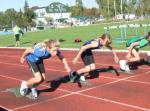 Nele Schlüter (l.) beim Start zum 50m Lauf.