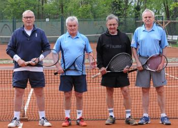 Die Herren 60 Mannschaft v.l. Manfred Rademann, Hans-Georg Schneider, Herbert Mandel, Achim Engel (MF). Foto: Tobias Tschäpe, Volksstimme