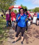 Kathleen Auer war auf 5,6 Kilometern beim Mathildenlauf unterwegs. Neben Glückshormone und einer Finisher-Medaille gab es für alle Frauen eine Rose zum Muttertag. Das hat in Quedlinburg Tradition.