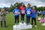 Sandra Homann (li.) erläuft in ihrer Altersklasse W50 den zweiten Platz über sechs Kilometer. Sandra Homann (li.) erläuft in ihrer Altersklasse W50 den zweiten Platz über sechs Kilometer.