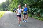 Katrin Krebs (l.) und Dirk Meier schonten sich beim Ottenenlauf nicht. Krebs wurde am Ende viertschnellste Frau im Gesamtklassement.