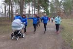 Das Feld hat sich in Bewegung gesetzt mit  Sandra, Renate und Sabine an der Spitze (v.r.) 