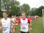 Den Sieg in seiner Altersklasse über 5 km sicherte sich Florian Börner (l.). Hinter ihm Johannes Höber durfte sich über Platz 2 freuen. 