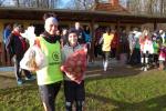 Belohnt wurde Sandra Homann (l.) für ihren Sieg über 8km mit einem leckeren Karpfen.