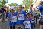 Beim Kalinchen-Lauf bewiesen neben Ben, Moritz und Daniel (v.l.) 54 Teilnehmer schon im jungen Alter gro&szlig;e Begeisterung f&uuml;r den Laufsport.