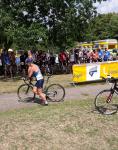 Annett absolvierte die Fitness-Distanz, bei der sie 21 km mit dem Rad unterwegs sein musste. Annett absolvierte die Fitness-Distanz, bei der sie 21 km mit dem Rad unterwegs sein musste.
