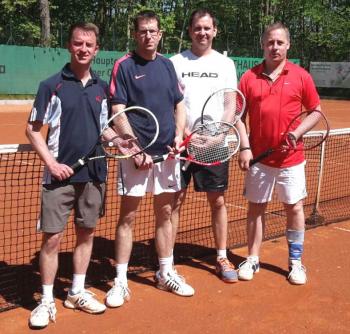 Die Herren 40 Mannschaft v.l. Ronny Selig, Christian Schrader, Michael Busse, Mike Prüfer Die Herren 40 Mannschaft v.l. v.l. Ronny Selig, Christian Schrader, Michael Busse, Mike Prüfer