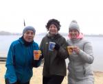 So fing alles an! Nancy Bothe, Sabine B&ouml;rner und Petra Becker von den Bode-Runners der Gaensefurther Sportbewegung gr&uuml;ndeten vor zwei Jahren die Gruppe „Eisf&uuml;&szlig;e“ und steigen seither auch in den kalten Wintermonaten in das k&uuml;hle Nass. 