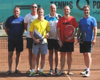 Die Herren 40 Mannschaft v.l. Steffen Mattheis, Ulf Gothe, Ronny Selig (MF), Ingo Becker, Frank Müller, Jan Schubert. Foto: Tobias Tschäpe, Volksstimme Die Herren 40 Mannschaft v.l. Steffen Mattheis, Ulf Gothe, Ronny Selig (MF), Ingo Becker, Frank Müller, Jan Schubert. Foto: Tobias Tschäpe, Volksstimme