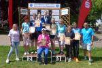 Stolze Siegerehrung f&uuml;r Rieke Zaschke (4 v.li.) &uuml;ber ihren Sieg in der wJU14 &uuml;ber f&uuml;nf Kilometer.