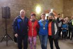 Ortsb&uuml;rgermeister Mike Franzelius mit den schnellsten Damen &uuml;ber die sieben Kilometer. Katrin-Winkler Hindricks (Mitte) von der Gaensefurther Sportbewegung siegte souver&auml;n.