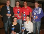 &Uuml;ber einen Pokal f&uuml;r ihre hervorragenden Erfolge im vergangenen Jahr k&ouml;nnen sich aus unserem Verein (v.l.) Lutz Klau&szlig; als Vertreter der Bode-Runners, Isa H&ouml;ber, Florian B&ouml;rner, Benjamin Langer (jetzt in Sch&ouml;nebeck), Katrin Winkler-Hindricks und Johannes H&ouml;ber freuen.
