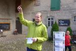 Mit viel Liebe zum Detail hatte sich Christoph Martin auf den 4. Schackstedter Lauf vorbereitet. Ein Gl&ouml;ckchen l&auml;utete seine kleine Er&ouml;ffnungsrede ein, in der er Informationen zum Streckenverlauf gab.